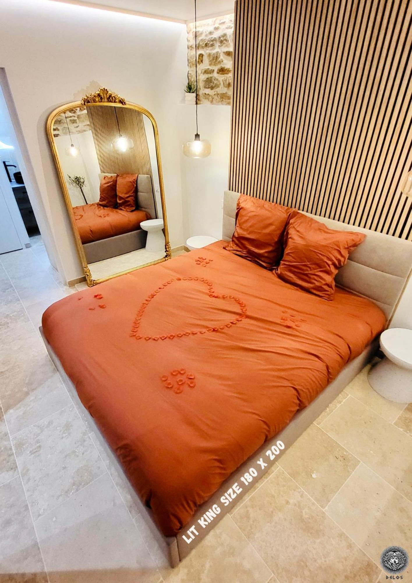 - La Suite Delos - Jacuzzi 2 Places - Centre Ville A Pied - Lit Queen Size - Parking Privee - Wifi - City Center Within Walking Distance - كْيَمبيه المظهر الخارجي الصورة