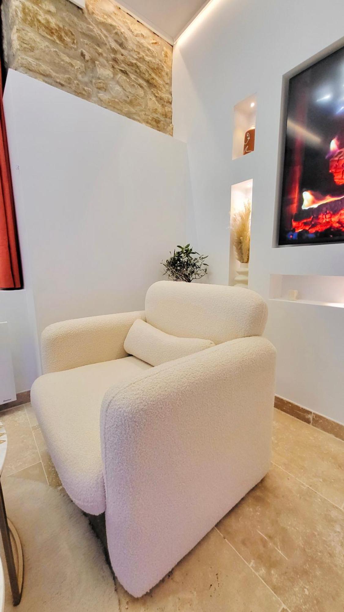 - La Suite Delos - Jacuzzi 2 Places - Centre Ville A Pied - Lit Queen Size - Parking Privee - Wifi - City Center Within Walking Distance - كْيَمبيه المظهر الخارجي الصورة